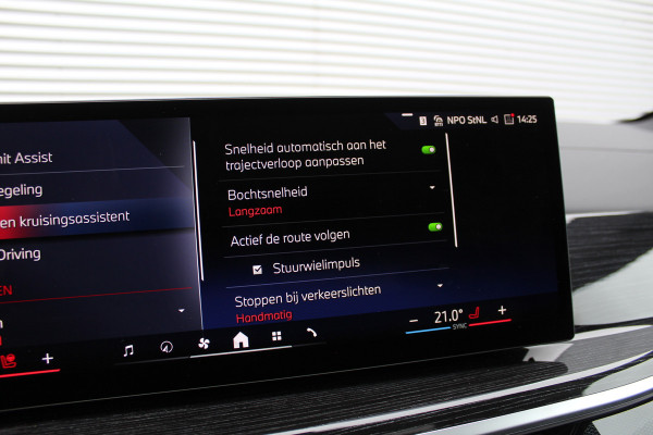 BMW X5 xDrive50e M-Sport | Panoramadak | Luchtvering | Harman Kardon | Iconic Glow | Trekhaak