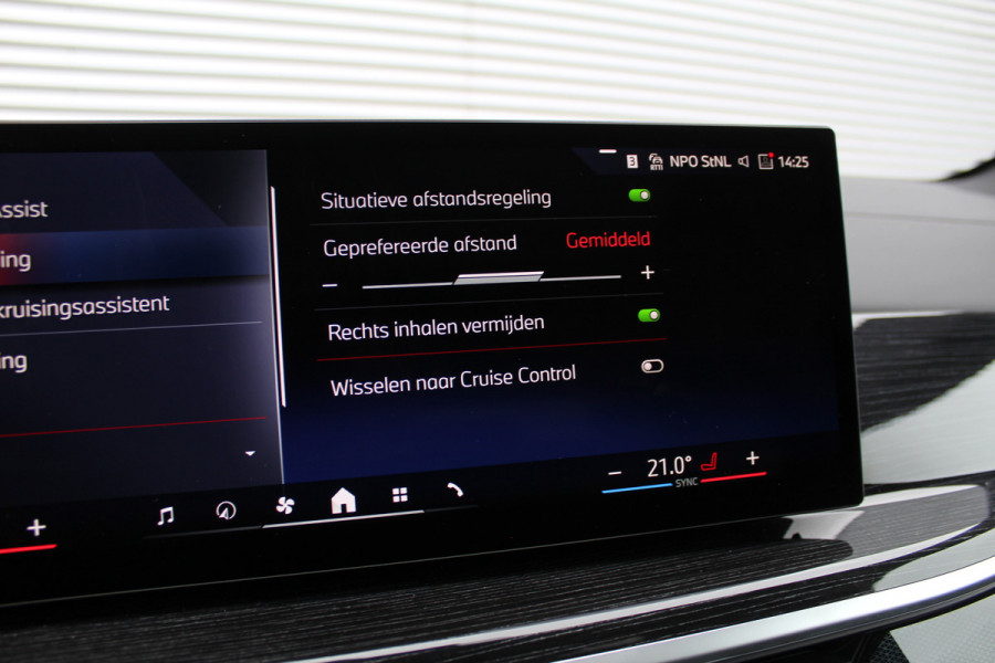 BMW X5 xDrive50e M-Sport | Panoramadak | Luchtvering | Harman Kardon | Iconic Glow | Trekhaak