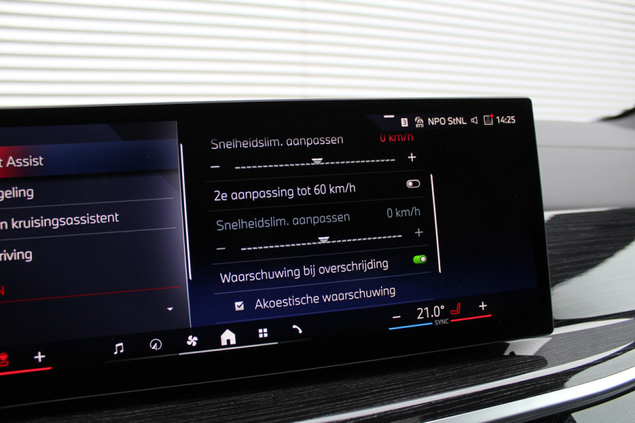 BMW X5 xDrive50e M-Sport | Panoramadak | Luchtvering | Harman Kardon | Iconic Glow | Trekhaak