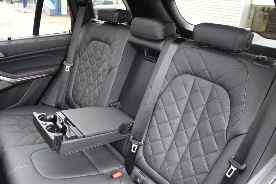 BMW X5 xDrive50e M-Sport | Panoramadak | Luchtvering | Harman Kardon | Iconic Glow | Trekhaak