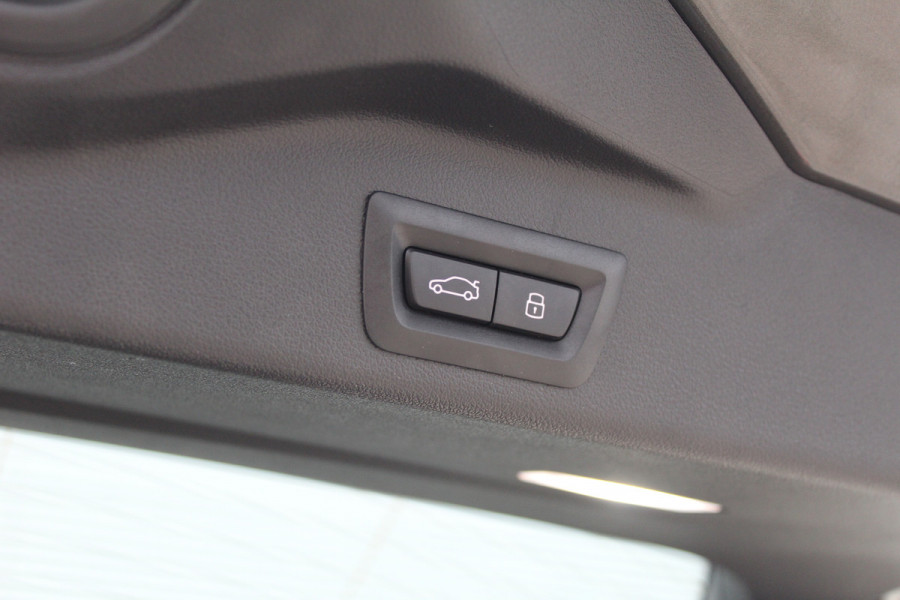 BMW X5 xDrive50e M-Sport | Panoramadak | Luchtvering | Harman Kardon | Iconic Glow | Trekhaak