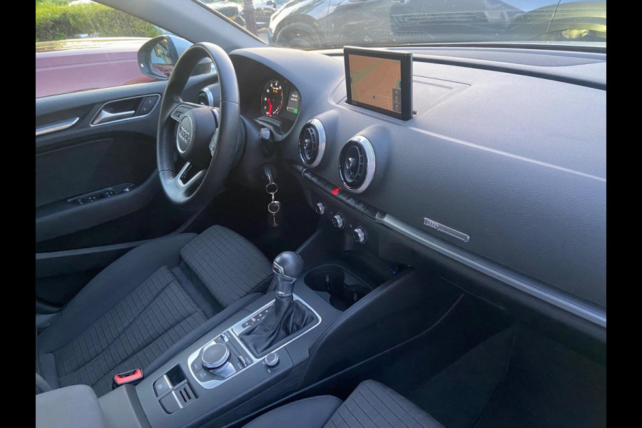 Audi A3 Limousine 30 TFSI AUT/SPORTSEATS/NAVI/CRUISE/MATRIX