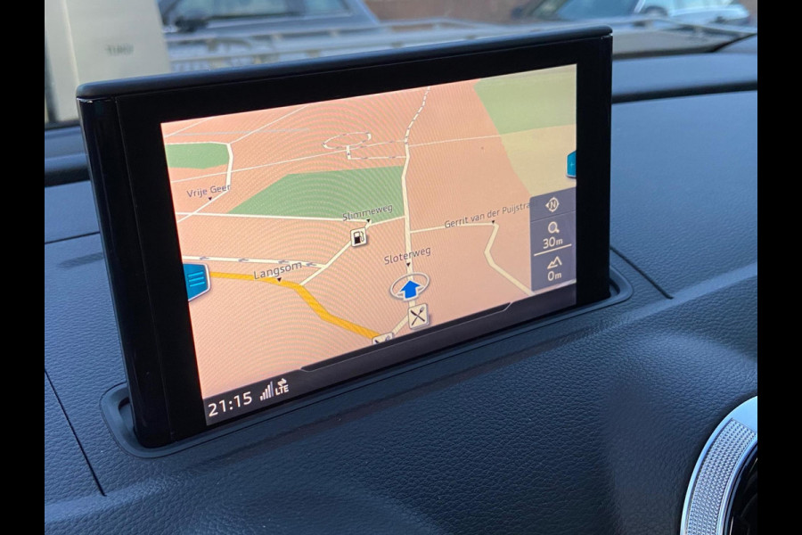 Audi A3 Limousine 30 TFSI AUT/SPORTSEATS/NAVI/CRUISE/MATRIX