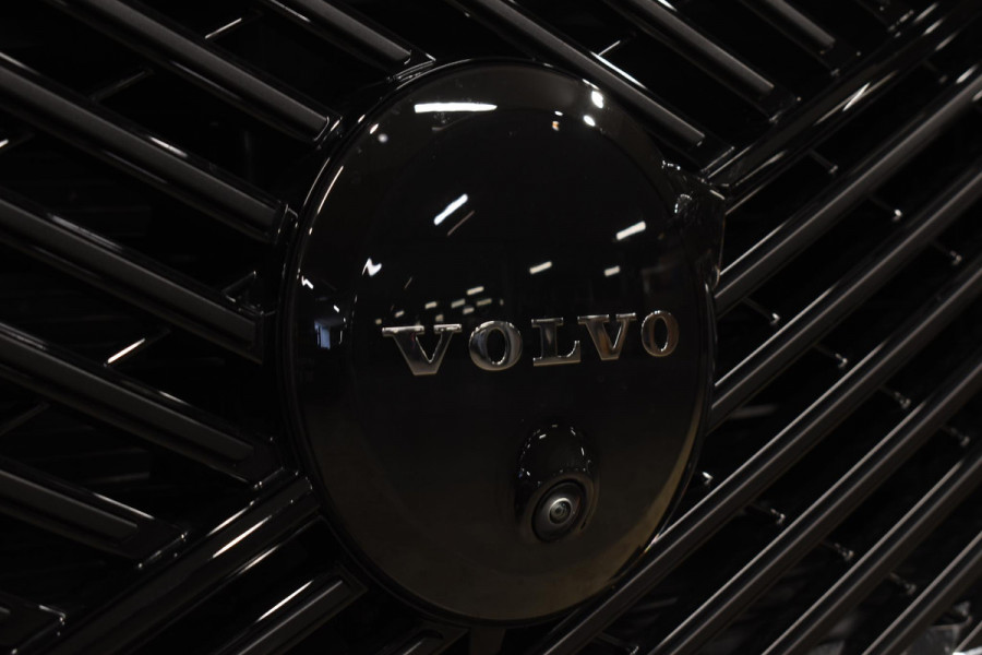 Volvo XC60 T6 350PK Plug-in Hybrid AWD Plus Black Edition / 360 Camera / Panorama Dak / Lederen Bekleding / Elektrische Stoelen / Stuur & Stoelverwarming /