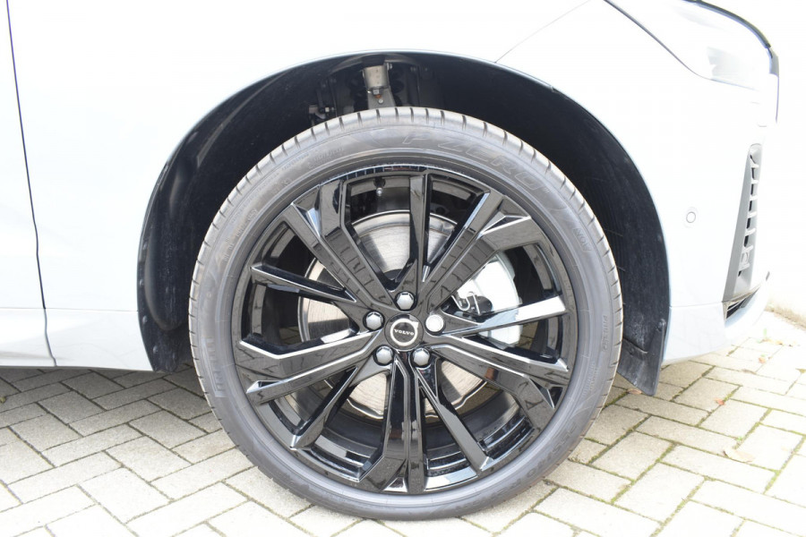 Volvo XC60 T6 350PK Plug-in Hybrid AWD Plus Black Edition / 360 Camera / Panorama Dak / Lederen Bekleding / Elektrische Stoelen / Stuur & Stoelverwarming /