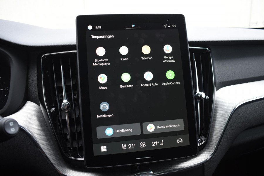 Volvo XC60 T6 350PK Plug-in Hybrid AWD Plus Black Edition / 360 Camera / Panorama Dak / Lederen Bekleding / Elektrische Stoelen / Stuur & Stoelverwarming /