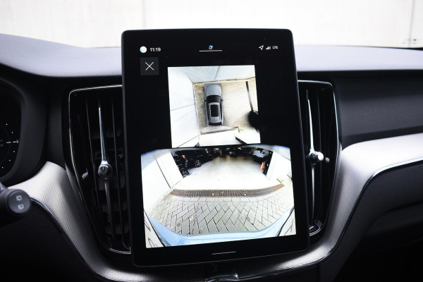 Volvo XC60 T6 350PK Plug-in Hybrid AWD Plus Black Edition / 360 Camera / Panorama Dak / Lederen Bekleding / Elektrische Stoelen / Stuur & Stoelverwarming /