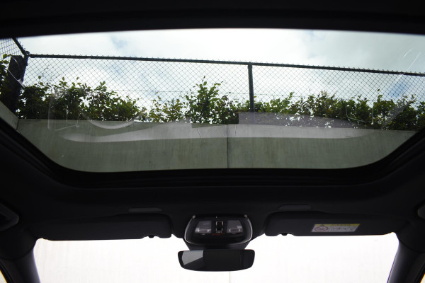 Volvo XC60 T6 350PK Plug-in Hybrid AWD Plus Black Edition / 360 Camera / Panorama Dak / Lederen Bekleding / Elektrische Stoelen / Stuur & Stoelverwarming /