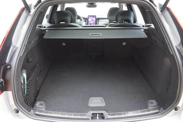 Volvo XC60 T6 350PK Plug-in Hybrid AWD Plus Black Edition / 360 Camera / Panorama Dak / Lederen Bekleding / Elektrische Stoelen / Stuur & Stoelverwarming /