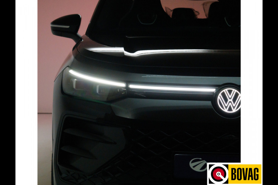Volkswagen Tayron 1.5 eHybrid R-Line Edition 272 PK automaat | Elec. trekhaak | Panodak | Elec. achterklep | 360 graden Camera, Adaptieve Cruise, Travelassistant, IQ light, Fabrieksgarantie