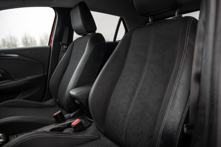 Opel Corsa 1.2 Turbo AUTOMAAT / CARPLAY / CAMERA / DEALER AUTO