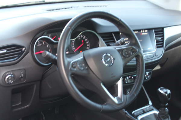 Opel Crossland 1.2-Turbo 110pk Ultimate Mooie en luxe hoogzitter met weinig km's ! Volautm. airco dual, cruise control, camera, comfortstoelen, metallic lak,  LM wielen, navigatie, telefoonvoorb., LED verlichting  etc.