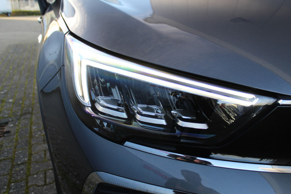 Opel Crossland 1.2-Turbo 110pk Ultimate Mooie en luxe hoogzitter met weinig km's ! Volautm. airco dual, cruise control, camera, comfortstoelen, metallic lak,  LM wielen, navigatie, telefoonvoorb., LED verlichting  etc.