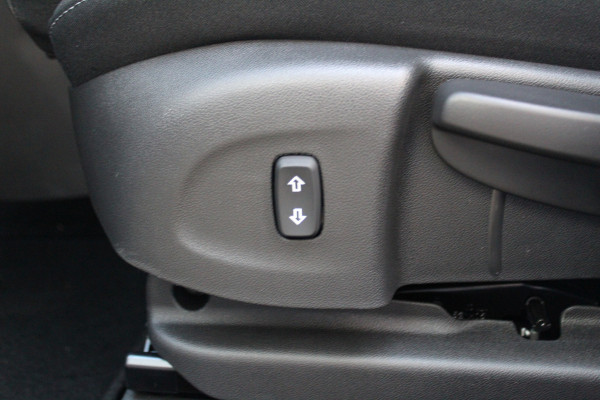 Opel Crossland 1.2-Turbo 110pk Ultimate Mooie en luxe hoogzitter met weinig km's ! Volautm. airco dual, cruise control, camera, comfortstoelen, metallic lak,  LM wielen, navigatie, telefoonvoorb., LED verlichting  etc.