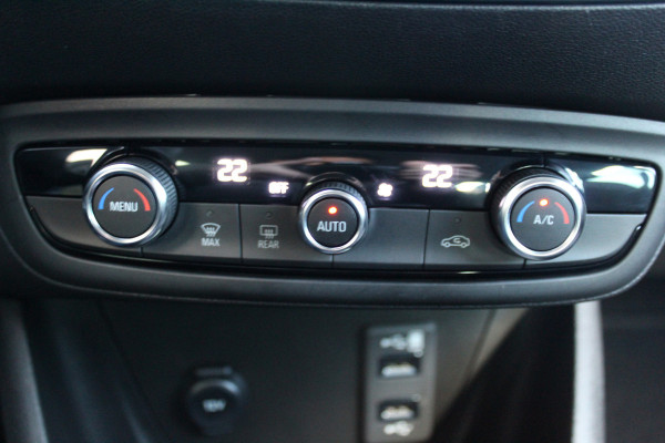 Opel Crossland 1.2-Turbo 110pk Ultimate Mooie en luxe hoogzitter met weinig km's ! Volautm. airco dual, cruise control, camera, comfortstoelen, metallic lak,  LM wielen, navigatie, telefoonvoorb., LED verlichting  etc.