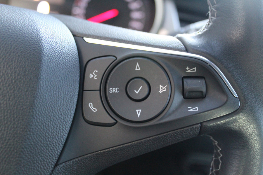 Opel Crossland 1.2-Turbo 110pk Ultimate Mooie en luxe hoogzitter met weinig km's ! Volautm. airco dual, cruise control, camera, comfortstoelen, metallic lak,  LM wielen, navigatie, telefoonvoorb., LED verlichting  etc.