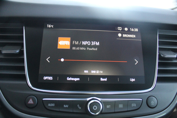 Opel Crossland 1.2-Turbo 110pk Ultimate Mooie en luxe hoogzitter met weinig km's ! Volautm. airco dual, cruise control, camera, comfortstoelen, metallic lak,  LM wielen, navigatie, telefoonvoorb., LED verlichting  etc.