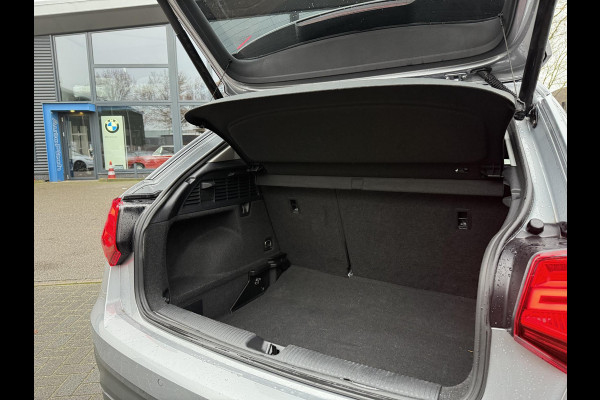 Audi Q2 35 TFSI S Edition AUT.| DIG. DASH| STOELVERWARMING| LEER| ELEKTRISCHE ACHTERKLEP| TREKHAAK|