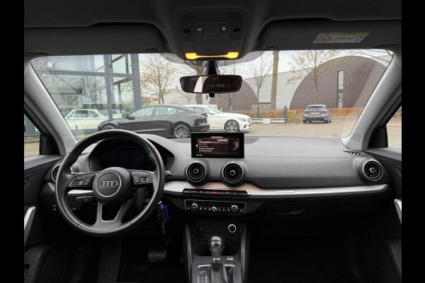 Audi Q2 35 TFSI S Edition AUT.| DIG. DASH| STOELVERWARMING| LEER| ELEKTRISCHE ACHTERKLEP| TREKHAAK|
