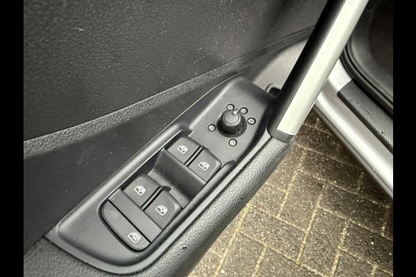 Audi Q2 35 TFSI S Edition AUT.| DIG. DASH| STOELVERWARMING| LEER| ELEKTRISCHE ACHTERKLEP| TREKHAAK|