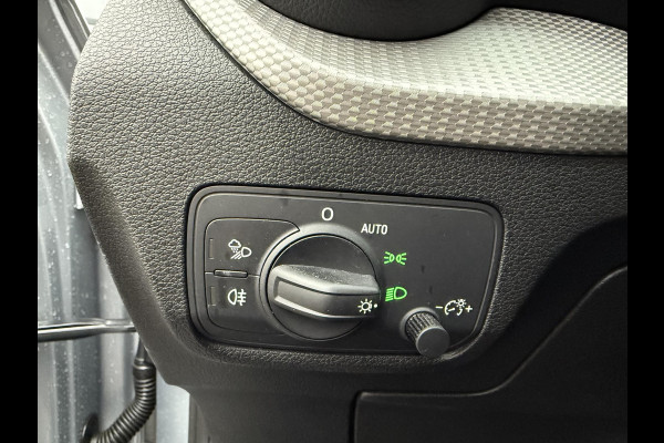 Audi Q2 35 TFSI S Edition AUT.| DIG. DASH| STOELVERWARMING| LEER| ELEKTRISCHE ACHTERKLEP| TREKHAAK|