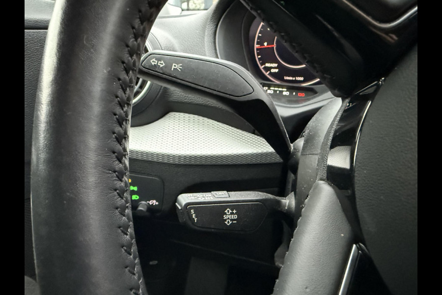 Audi Q2 35 TFSI S Edition AUT.| DIG. DASH| STOELVERWARMING| LEER| ELEKTRISCHE ACHTERKLEP| TREKHAAK|
