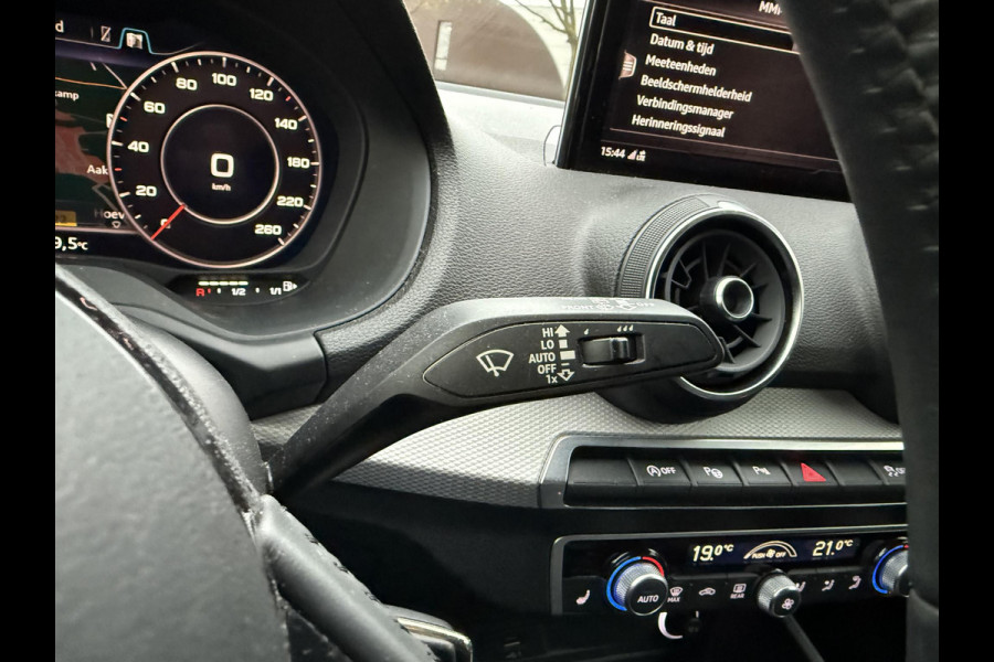 Audi Q2 35 TFSI S Edition AUT.| DIG. DASH| STOELVERWARMING| LEER| ELEKTRISCHE ACHTERKLEP| TREKHAAK|