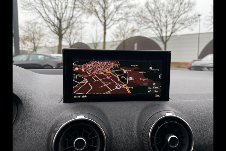 Audi Q2 35 TFSI S Edition AUT.| DIG. DASH| STOELVERWARMING| LEER| ELEKTRISCHE ACHTERKLEP| TREKHAAK|
