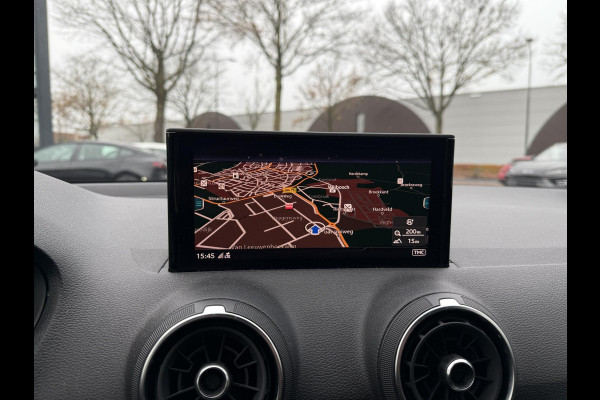 Audi Q2 35 TFSI S Edition AUT.| DIG. DASH| STOELVERWARMING| LEER| ELEKTRISCHE ACHTERKLEP| TREKHAAK|