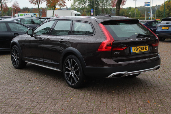 Volvo V90 Cross Country 2.0 D5 Pro / Trekhaak / Panoramadak / Camera / Head-up / Bowers en Wilkens / Luchtvering / 20'' / Keyless / Standverwarming / Stuurverwarming  / Dodehoek / Stoelverwarming / ACC