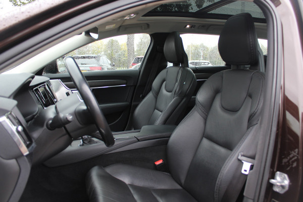 Volvo V90 Cross Country 2.0 D5 Pro / Trekhaak / Panoramadak / Camera / Head-up / Bowers en Wilkens / Luchtvering / 20'' / Keyless / Standverwarming / Stuurverwarming  / Dodehoek / Stoelverwarming / ACC