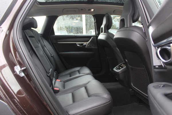 Volvo V90 Cross Country 2.0 D5 Pro / Trekhaak / Panoramadak / Camera / Head-up / Bowers en Wilkens / Luchtvering / 20'' / Keyless / Standverwarming / Stuurverwarming  / Dodehoek / Stoelverwarming / ACC