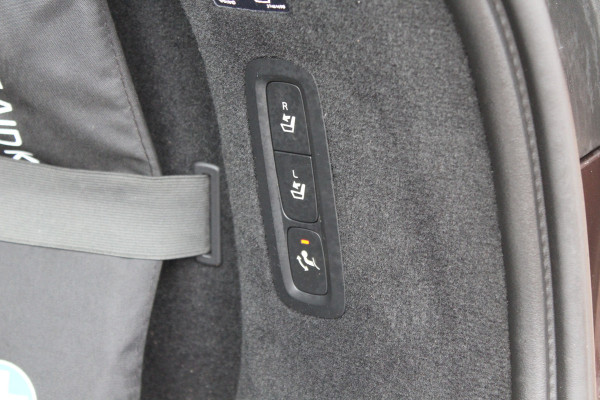 Volvo V90 Cross Country 2.0 D5 Pro / Trekhaak / Panoramadak / Camera / Head-up / Bowers en Wilkens / Luchtvering / 20'' / Keyless / Standverwarming / Stuurverwarming  / Dodehoek / Stoelverwarming / ACC