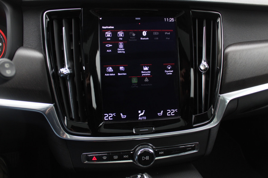 Volvo V90 Cross Country 2.0 D5 Pro / Trekhaak / Panoramadak / Camera / Head-up / Bowers en Wilkens / Luchtvering / 20'' / Keyless / Standverwarming / Stuurverwarming  / Dodehoek / Stoelverwarming / ACC