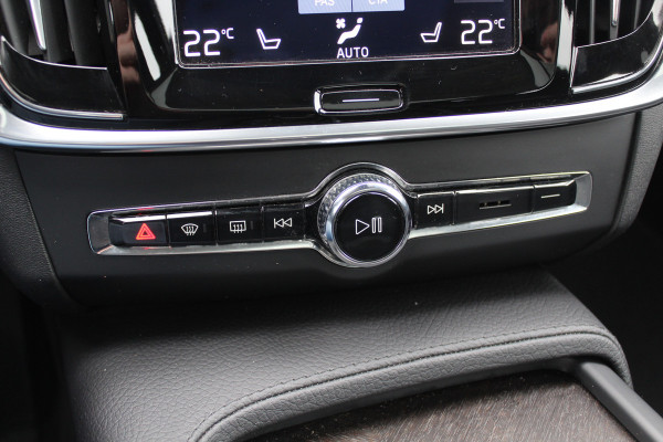 Volvo V90 Cross Country 2.0 D5 Pro / Trekhaak / Panoramadak / Camera / Head-up / Bowers en Wilkens / Luchtvering / 20'' / Keyless / Standverwarming / Stuurverwarming  / Dodehoek / Stoelverwarming / ACC