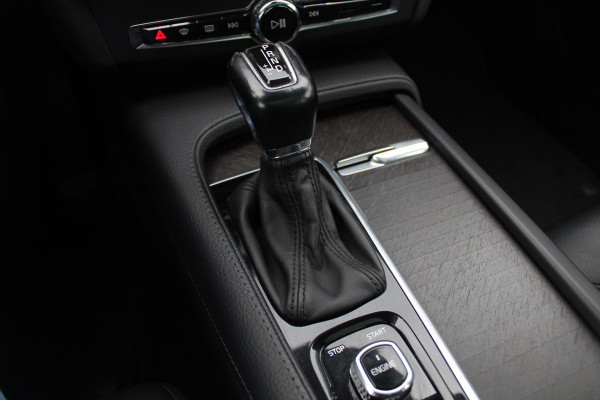Volvo V90 Cross Country 2.0 D5 Pro / Trekhaak / Panoramadak / Camera / Head-up / Bowers en Wilkens / Luchtvering / 20'' / Keyless / Standverwarming / Stuurverwarming  / Dodehoek / Stoelverwarming / ACC