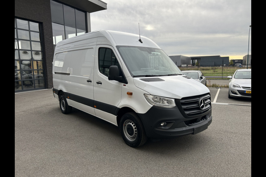 Mercedes-Benz Sprinter 317 CDI L2 H2 MBUX / 360 Camera / Geveerde stoel / Navigatie / Cruise control / Airco / 270 Graden achterdeuren