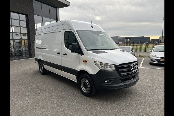 Mercedes-Benz Sprinter 317 CDI L2 H2 MBUX / 360 Camera / Geveerde stoel / Navigatie / Cruise control / Airco / 270 Graden achterdeuren