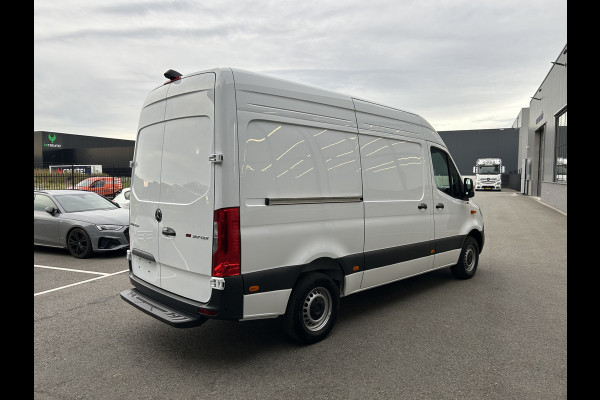 Mercedes-Benz Sprinter 317 CDI L2 H2 MBUX / 360 Camera / Geveerde stoel / Navigatie / Cruise control / Airco / 270 Graden achterdeuren