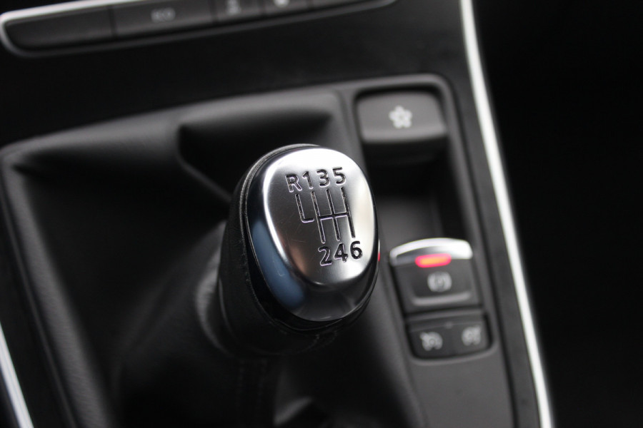 Renault Scénic 1.2 TCe Intens / Camera / Head-up / Half leder / Keyless / 20'' / DAB / Cruise Control