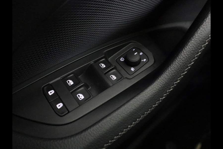 Škoda Kodiaq 1.5 TSI PHEV Business Edition 204 pk Automaat (DSG) | Verlengde garantie | Navigatie | Trekhaak (wegklapbaar) | Parkeersensoren | Achteruitrijcamera | Lederen bekleding | Stoelverwarming v/a |