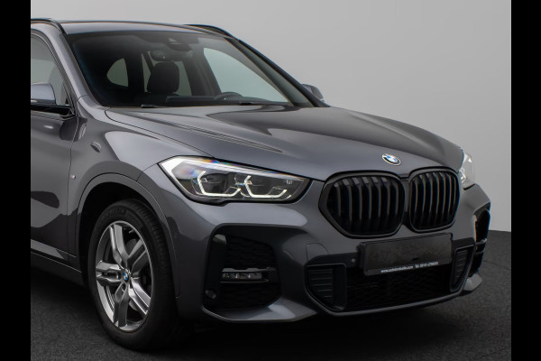 BMW X1 xDrive25e M-SPORT ** ADAPT. LED, ADAPT. CRUISE, NAVI+, PANORAMA, VERW. STUUR, 18-inch LMV ** 1e EIG - UNFALLFREI ** ** INFORMEER OOK NAAR ONZE AANTREKKELIJKE FINANCIAL-LEASE TARIEVEN **