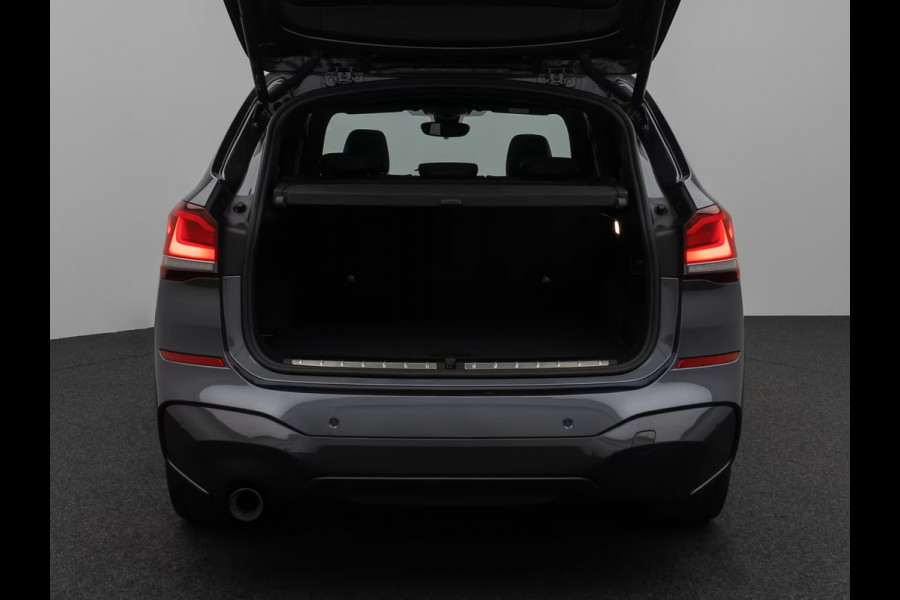 BMW X1 xDrive25e M-SPORT ** ADAPT. LED, ADAPT. CRUISE, NAVI+, PANORAMA, VERW. STUUR, 18-inch LMV ** 1e EIG - UNFALLFREI ** ** INFORMEER OOK NAAR ONZE AANTREKKELIJKE FINANCIAL-LEASE TARIEVEN **