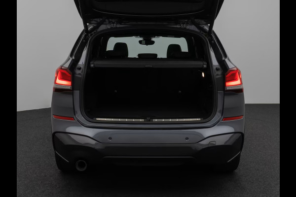 BMW X1 xDrive25e M-SPORT ** ADAPT. LED, ADAPT. CRUISE, NAVI+, PANORAMA, VERW. STUUR, 18-inch LMV ** 1e EIG - UNFALLFREI ** ** INFORMEER OOK NAAR ONZE AANTREKKELIJKE FINANCIAL-LEASE TARIEVEN **