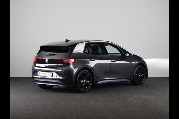 Volkswagen ID.3 First Max 58 kWh 204 pk | Navigatie | Panoramadak | Trekhaak (afneembaar) | Parkeersensoren | Achteruitrijcamera | Stoelverwarming |