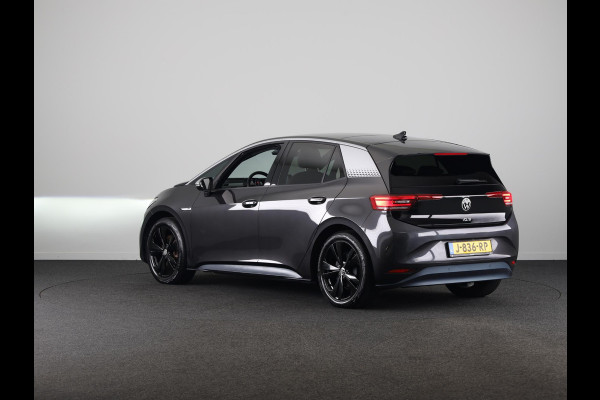 Volkswagen ID.3 First Max 58 kWh 204 pk | Navigatie | Panoramadak | Trekhaak (afneembaar) | Parkeersensoren | Achteruitrijcamera | Stoelverwarming |