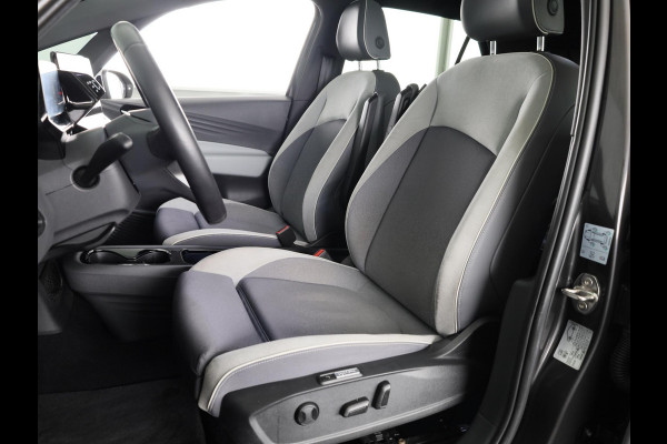 Volkswagen ID.3 First Max 58 kWh 204 pk | Navigatie | Panoramadak | Trekhaak (afneembaar) | Parkeersensoren | Achteruitrijcamera | Stoelverwarming |