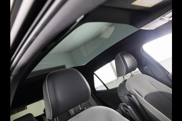 Volkswagen ID.3 First Max 58 kWh 204 pk | Navigatie | Panoramadak | Trekhaak (afneembaar) | Parkeersensoren | Achteruitrijcamera | Stoelverwarming |