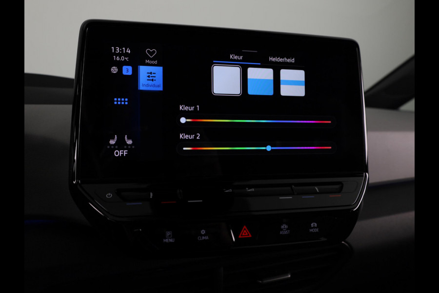 Volkswagen ID.3 First Max 58 kWh 204 pk | Navigatie | Panoramadak | Trekhaak (afneembaar) | Parkeersensoren | Achteruitrijcamera | Stoelverwarming |