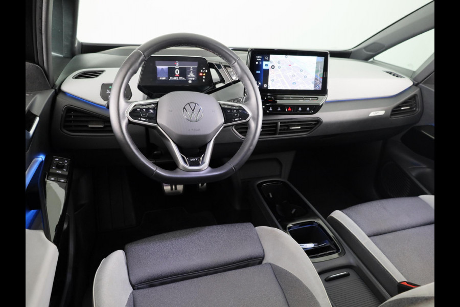 Volkswagen ID.3 First Max 58 kWh 204 pk | Navigatie | Panoramadak | Trekhaak (afneembaar) | Parkeersensoren | Achteruitrijcamera | Stoelverwarming |